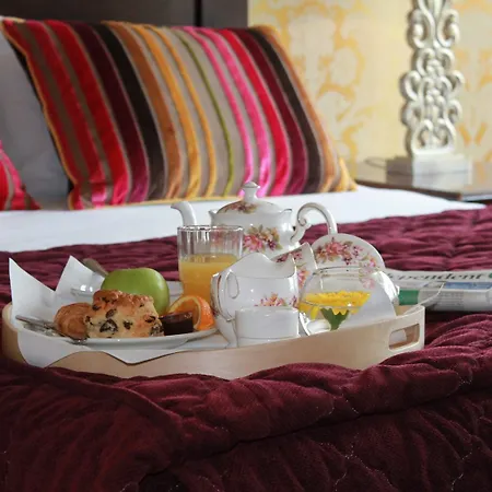 Summerhill House 4*